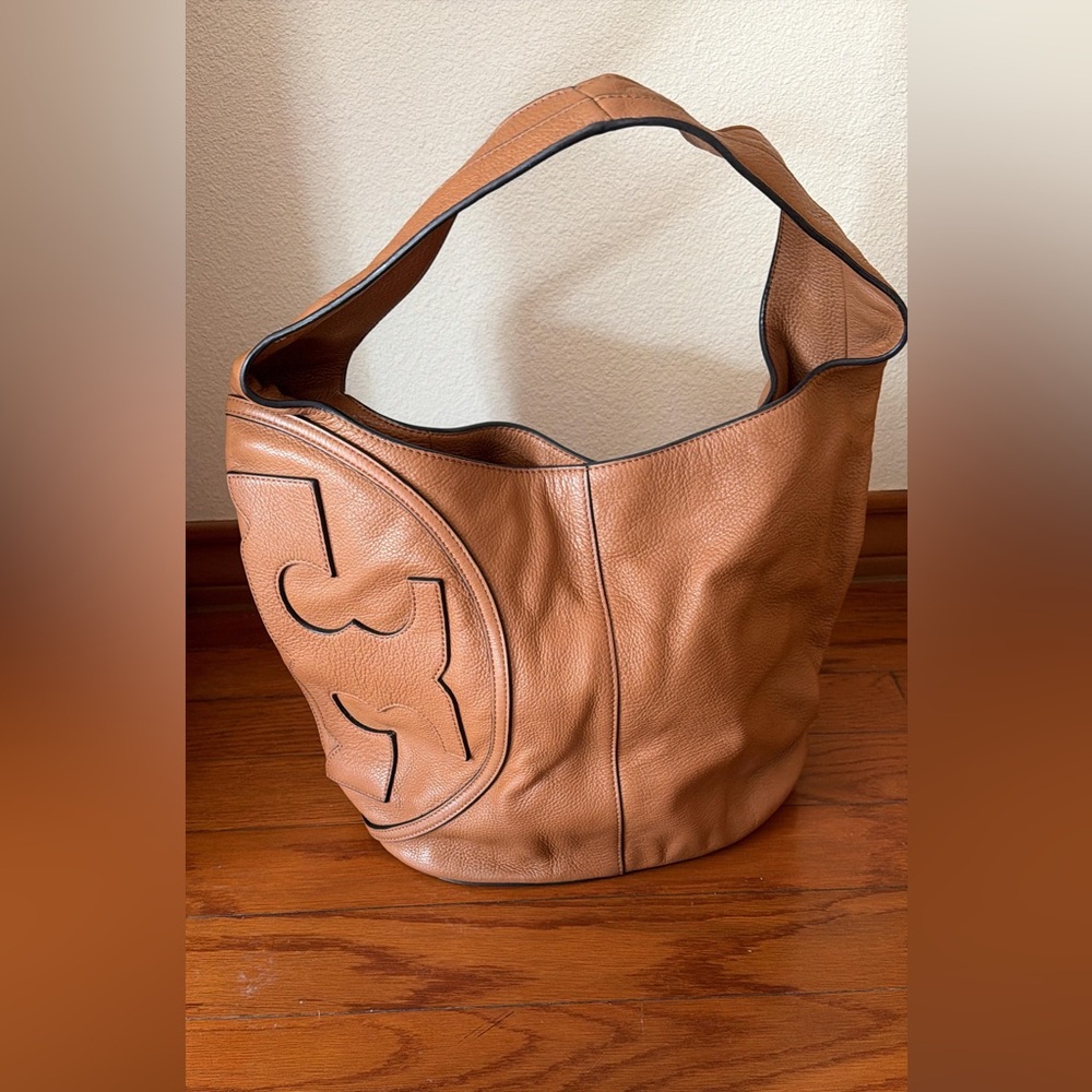 Leather Tory Burch All T Hobo Shoulder Bag in Tan